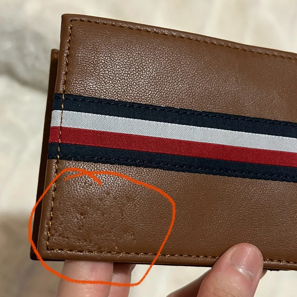 Tommy Hilfiger Men’s Leather RFID Protection Bifold Wallet Tan Business Casual